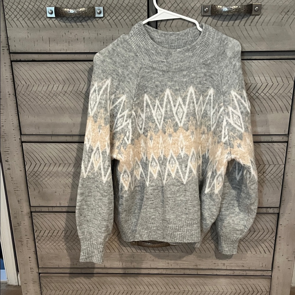 GAP Gray and Cream Women's Sweater